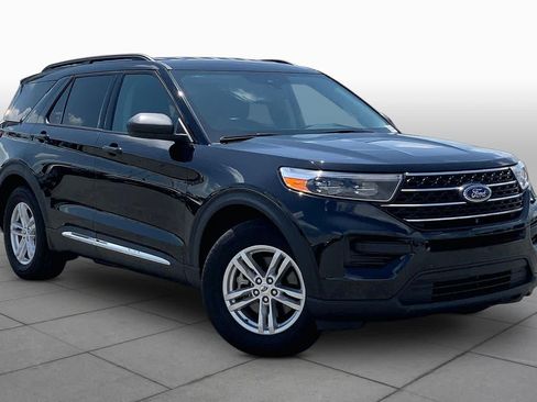 Certified 2024 Ford Explorer XLT RWD image 3
