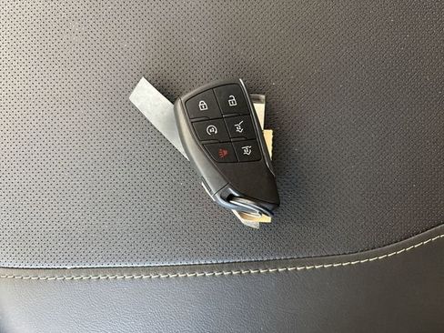 New 2025 Chevrolet Suburban Premier image 36