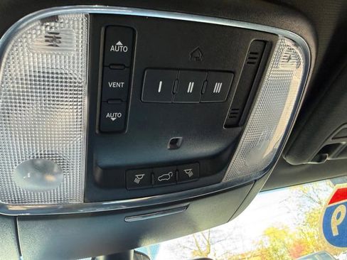 Used 2019 Jeep Grand Cherokee Limited AWD/4WD image 24