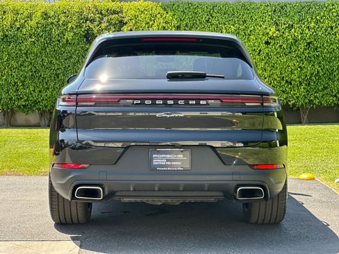 Certified 2025 Porsche Cayenne image 7