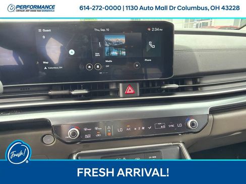 Used 2025 Kia Carnival FWD image 17