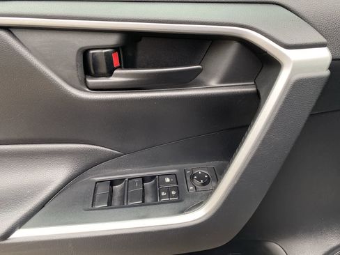 Used 2019 Toyota RAV4 LE w/ All Weather Liner Package AWD/4WD image 15