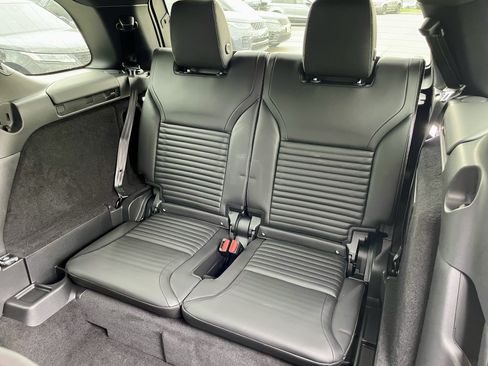 New 2026 Land Rover Discovery Limited Edition AWD/4WD image 32