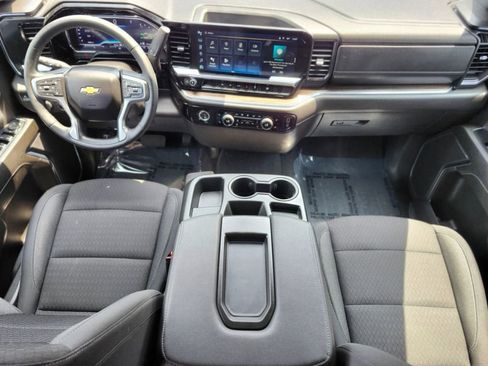 Used 2024 Chevrolet Silverado 1500 LT AWD/4WD image 10