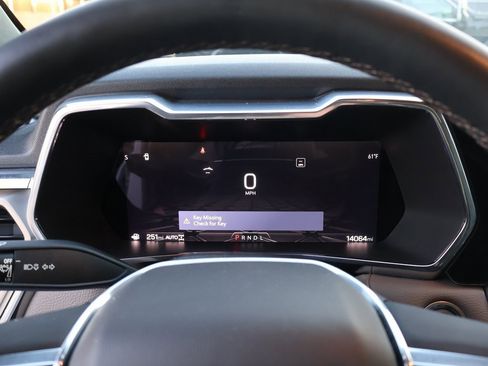 Used 2023 GMC Canyon Denali image 28