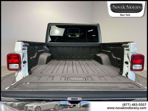 Used 2022 Jeep Gladiator Willys image 12