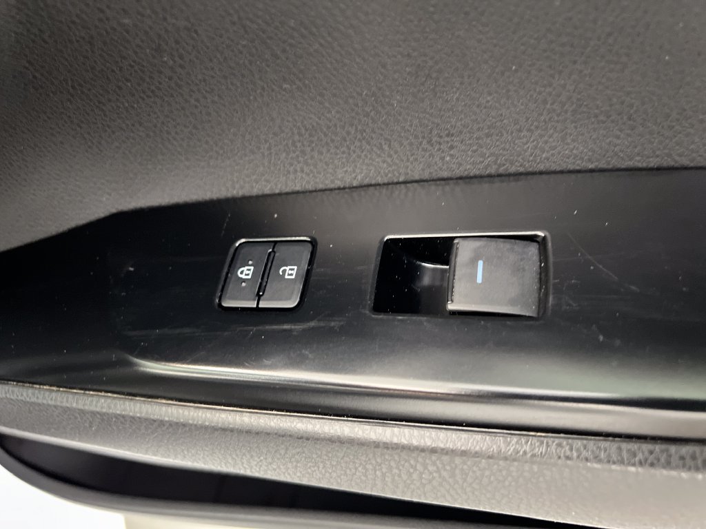 Used 2025 Toyota Camry SE FWD image 29