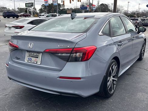 Used 2024 Honda Civic Touring image 3