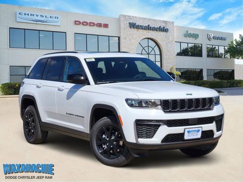 New 2026 Jeep Grand Cherokee Altitude image 1