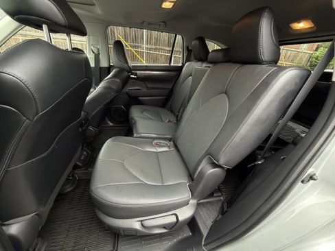 Used 2023 Toyota Highlander Limited AWD/4WD image 28