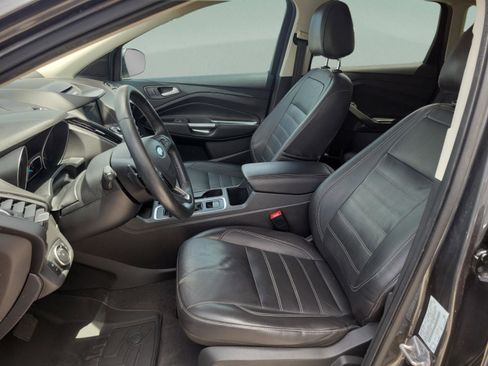 Used 2017 Ford Escape Titanium w/ Equipment Group 301A AWD/4WD image 17