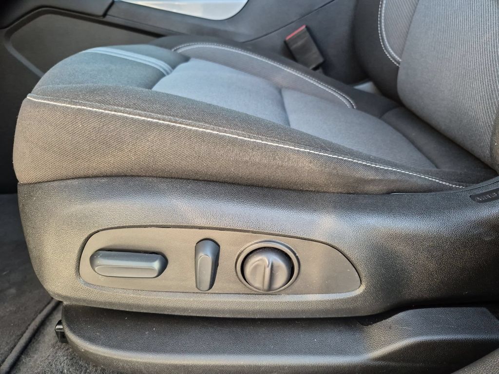 Used 2025 Chevrolet Blazer LT FWD image 14