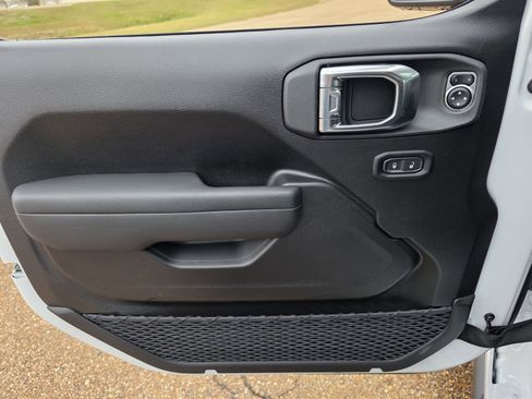 New 2026 Jeep Wrangler Unlimited Rubicon image 14