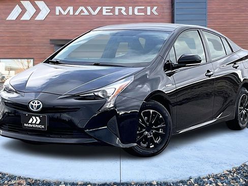 Used 2016 Toyota Prius Three w/ Preferred Accessory Package image 3