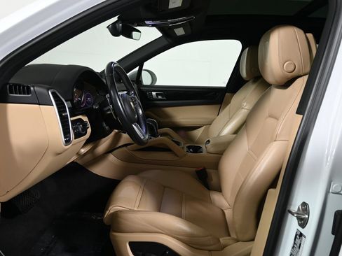 Used 2022 Porsche Cayenne Platinum Edition AWD/4WD image 5