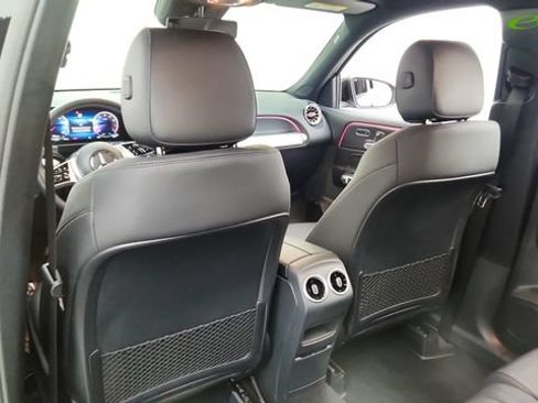 Used 2025 Mercedes-Benz GLB 250 4MATIC w/ Exclusive Package image 33