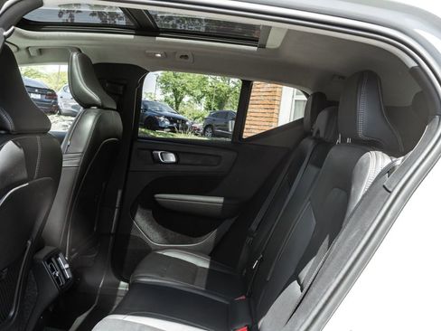 Used 2025 Volvo XC40 B5 Plus AWD/4WD image 25