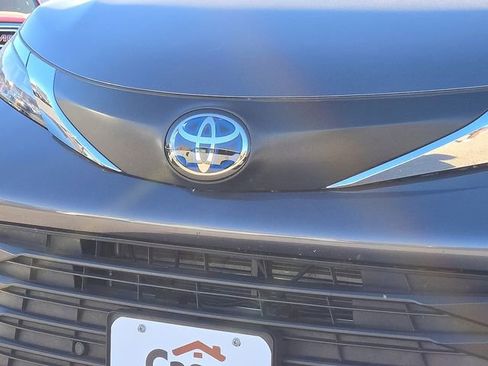 Used 2025 Toyota Sienna XLE image 7