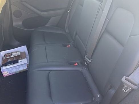 Used 2022 Tesla Model Y Long Range image 8