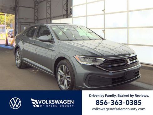Certified 2024 Volkswagen Jetta SE FWD image 1
