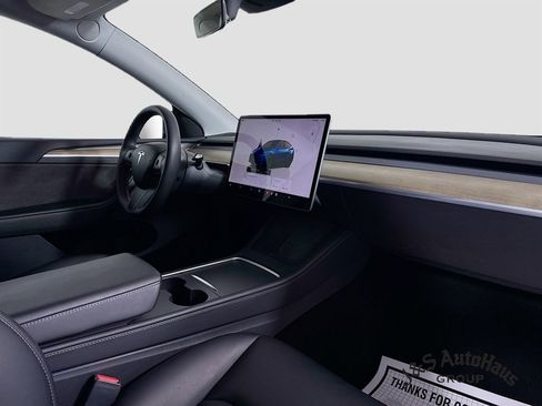 Used 2022 Tesla Model Y Long Range image 35