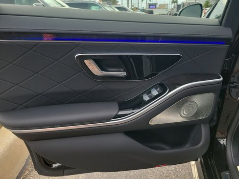 Certified 2025 Mercedes-Benz S 580 4MATIC Sedan image 11