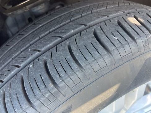 Used 2023 Ford Explorer XLT image 26