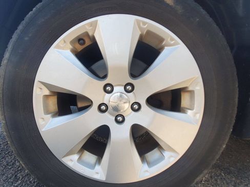 Used 2011 Subaru Outback 2.5i Premium image 14