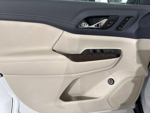 Used 2023 GMC Acadia Denali w/ Denali Ultimate Package FWD image 18