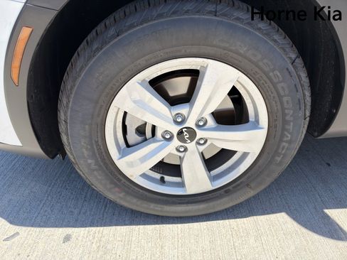 New 2026 Kia Sorento LX FWD image 8