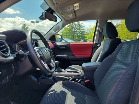 Used 2022 Toyota Tacoma SR5 AWD/4WD image 15