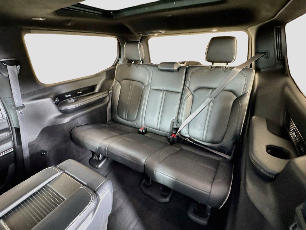 Used 2023 Jeep Grand Wagoneer Series II AWD/4WD image 15