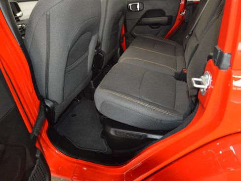 Used 2025 Jeep Wrangler Unlimited Sahara w/ Safety Group image 28