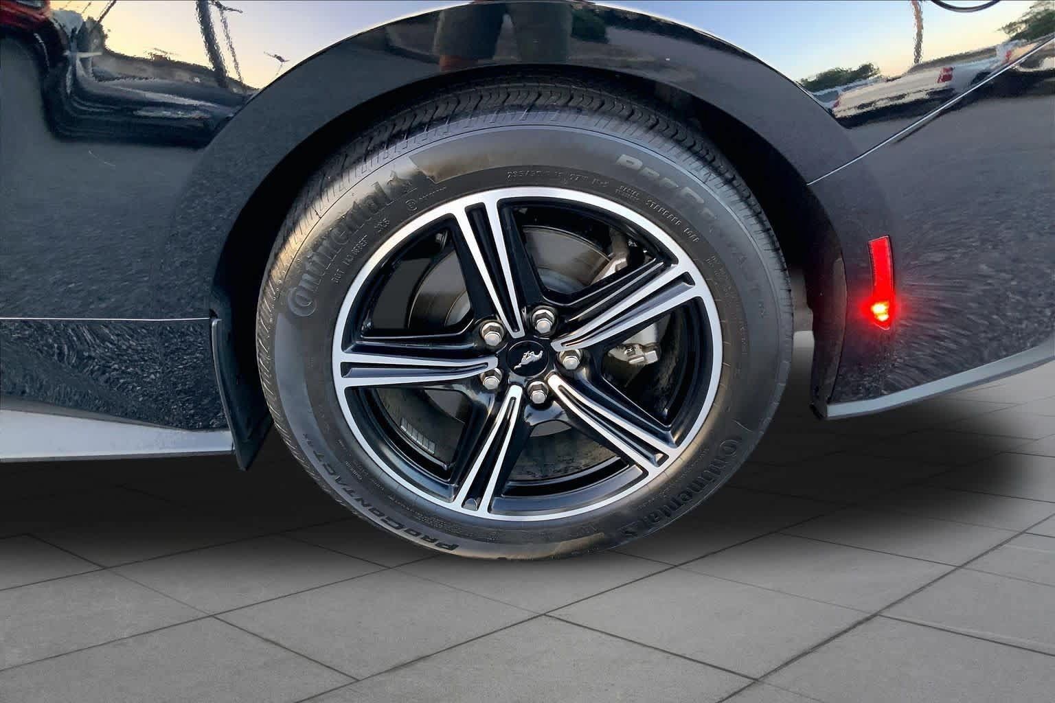 Used 2025 Ford Mustang Coupe RWD image 10