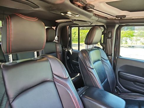 Used 2021 Jeep Gladiator Rubicon AWD/4WD image 12
