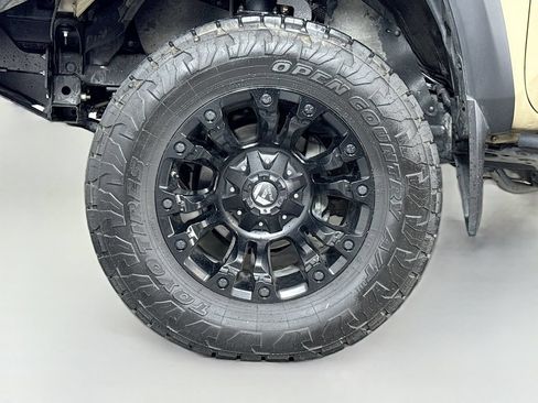 Used 2020 Toyota Tacoma TRD Off-Road w/ Technology Package AWD/4WD image 9