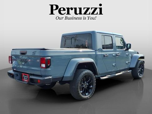 Used 2024 Jeep Gladiator Sport AWD/4WD image 3