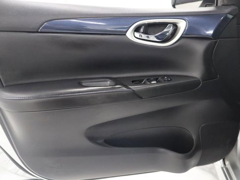 Used 2019 Nissan Sentra SR w/ Premium Package (SR) image 11