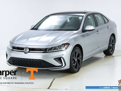 Used 2025 Volkswagen Jetta SE w/ Sunroof Package FWD image 38
