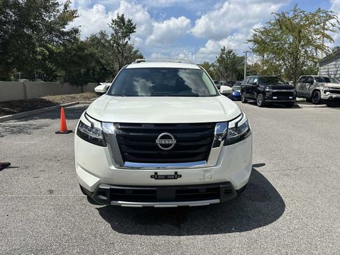 Used 2023 Nissan Pathfinder SL AWD/4WD image 9