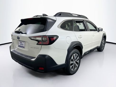 Used 2023 Subaru Outback Premium image 5