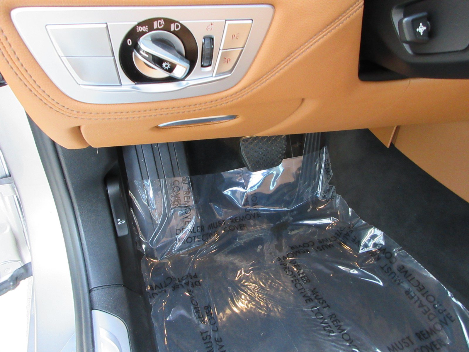 Used 2020 BMW 750i xDrive w/ Interior Design Package AWD/4WD image 31