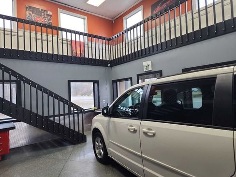 Used 2012 Dodge Grand Caravan SXT FWD image 3