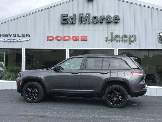 Used 2023 Jeep Grand Cherokee Altitude AWD/4WD image 6
