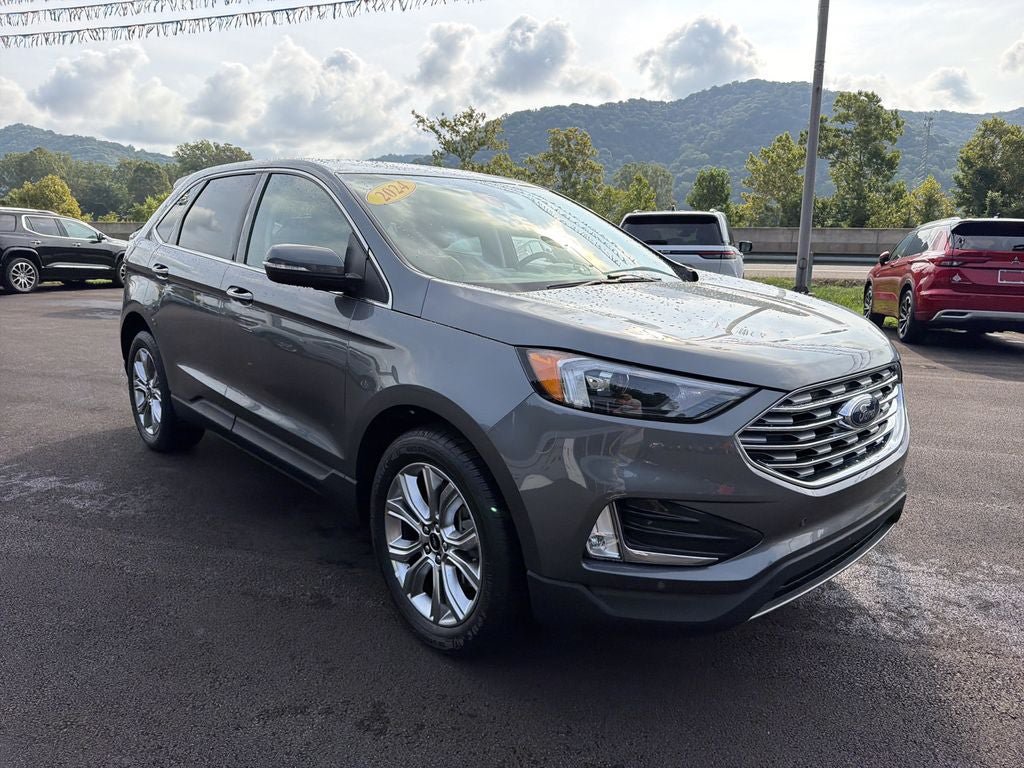 Used 2024 Ford Edge Titanium AWD/4WD image 2