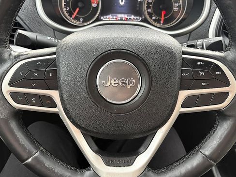 Used 2017 Jeep Cherokee Limited FWD image 18