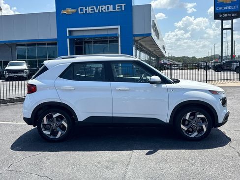 Used 2025 Hyundai Venue SEL FWD image 5