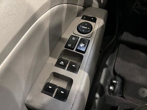 Used 2017 Hyundai Elantra Limited w/ Limited Tech Package 04 image 18