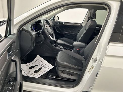 Used 2023 Volkswagen Tiguan SE AWD/4WD image 9