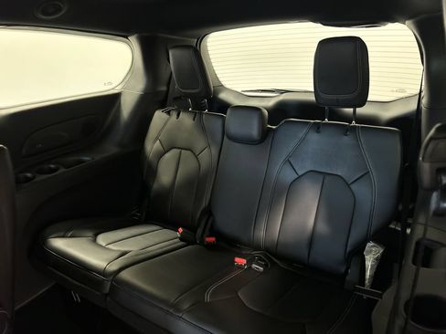 New 2027 Chrysler Pacifica Select FWD image 33